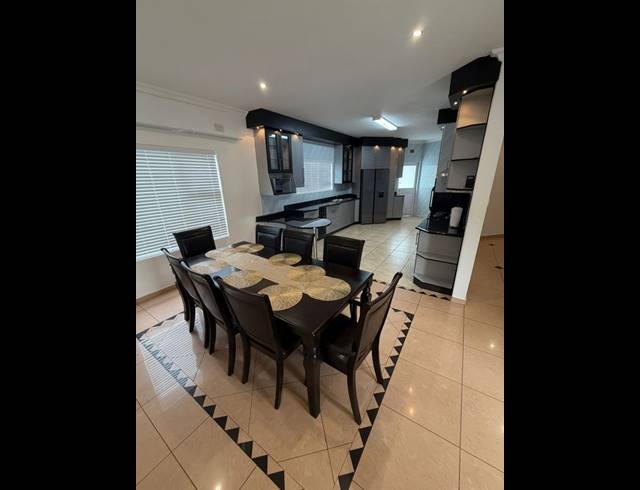 4 BEDROOM HOUSE FOR SALE IN OSLO BEACH